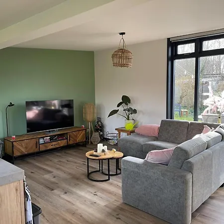 Beautiful With Spacious Garden بيت للعطل