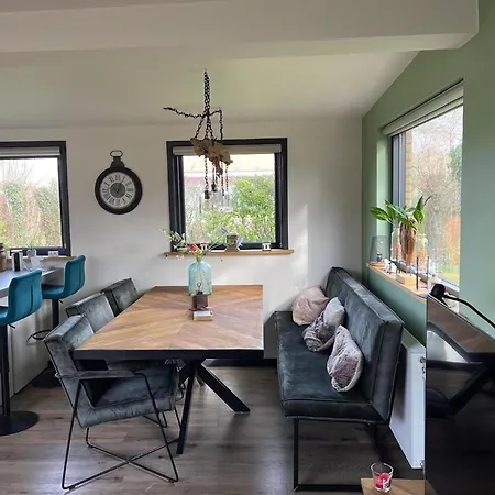 Beautiful With Spacious Garden *