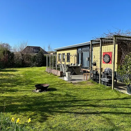 بيت للعطل Beautiful With Spacious Garden *
