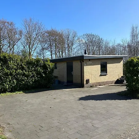 Дом отдыха Beautiful With Spacious Garden Де-Коксдорп