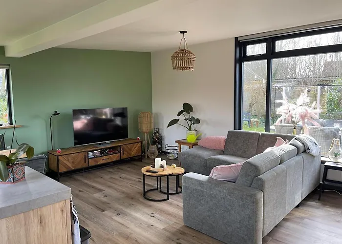 Beautiful With Spacious Garden Casa de Férias