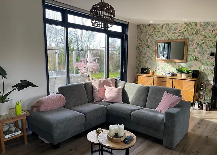 Beautiful With Spacious Garden