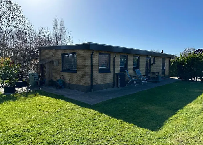 Beautiful With Spacious Garden Casa de Férias