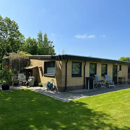 Beautiful With Spacious Garden 度假居