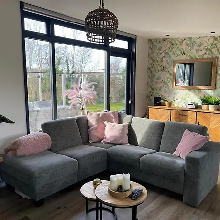 Beautiful With Spacious Garden