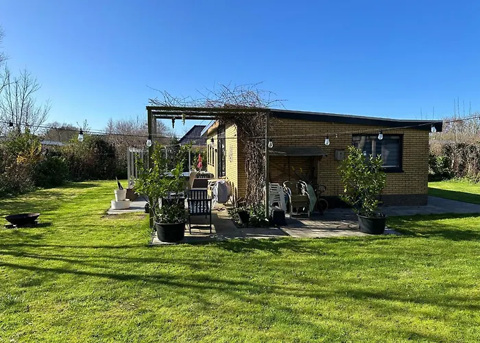 Beautiful With Spacious Garden *