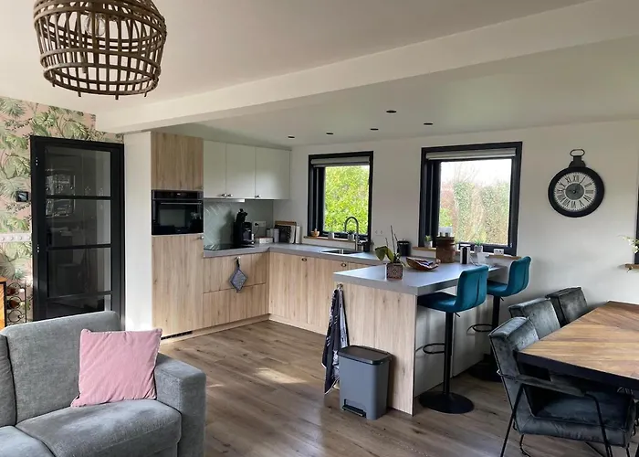 Beautiful With Spacious Garden 度假居